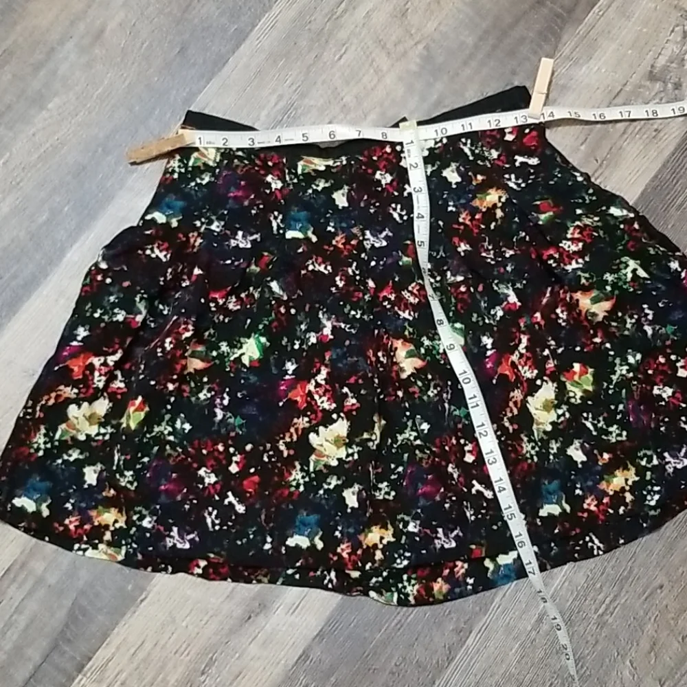 GAP Mini Skirt - Picture 2 of 7